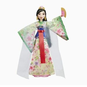 Disney Princess Deluxe Mulan Fashion Doll